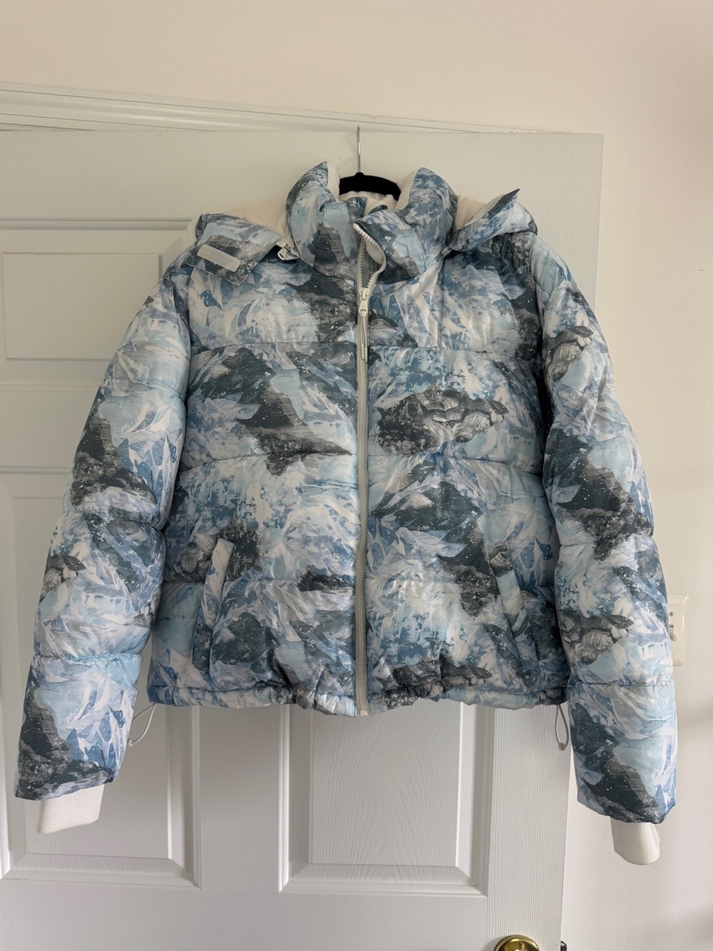 Gilly Hicks Blue & White Patterned Ski Puffer Jacket